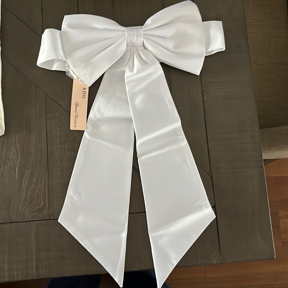 NWT Special occasion white bow